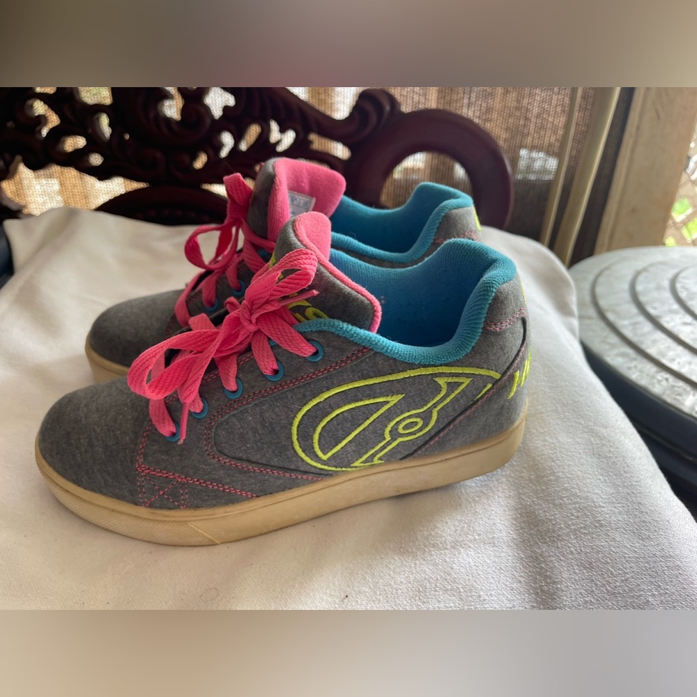 PreOwned Heelys Gray/Pink Wheeled Shoes Youth 6 Women's 7